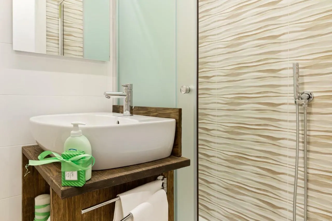 Devon Metro Studio Apartments Naples Italy