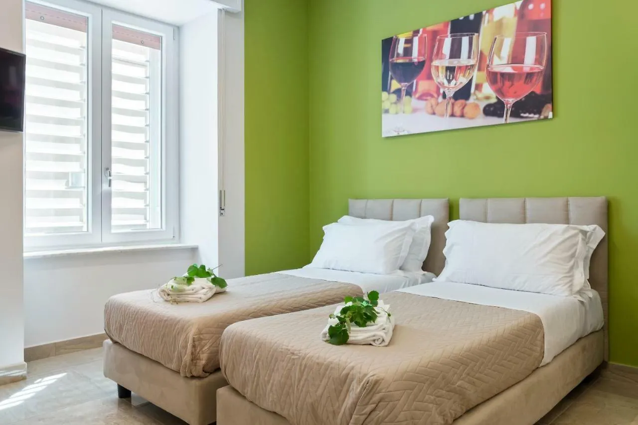 Devon Metro Studio Apartments Naples