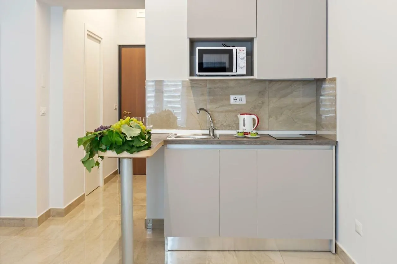 Devon Metro Studio Apartments Naples